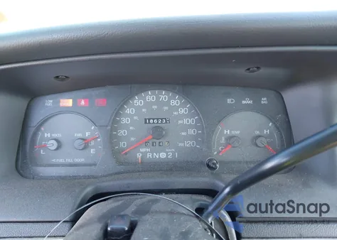 2000 Mercury Grand Marquis Gs z USA, uszkodzony, nr VIN 2MEFM74W0YX619084